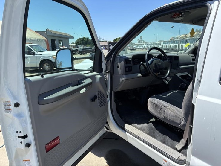 2001-ford-f550-image-22
