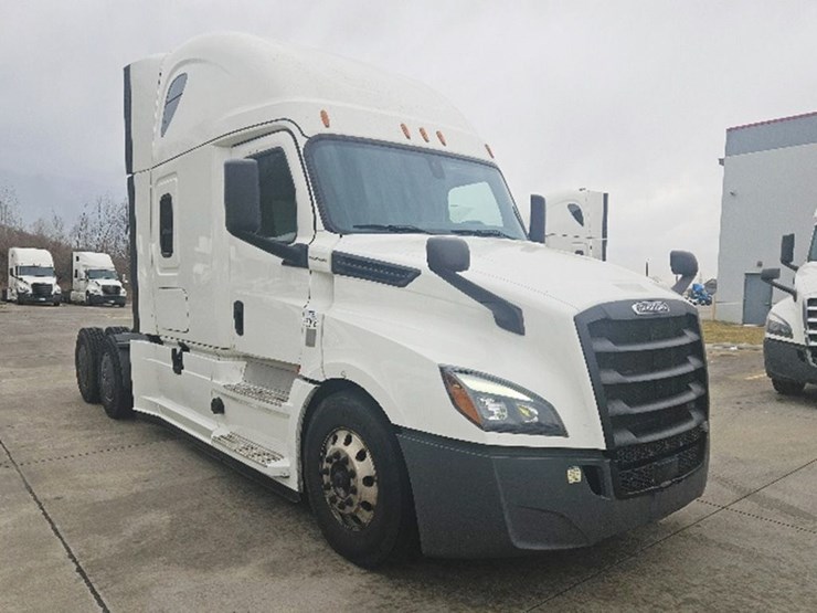 2020-freightliner-cascadia-126-image-1
