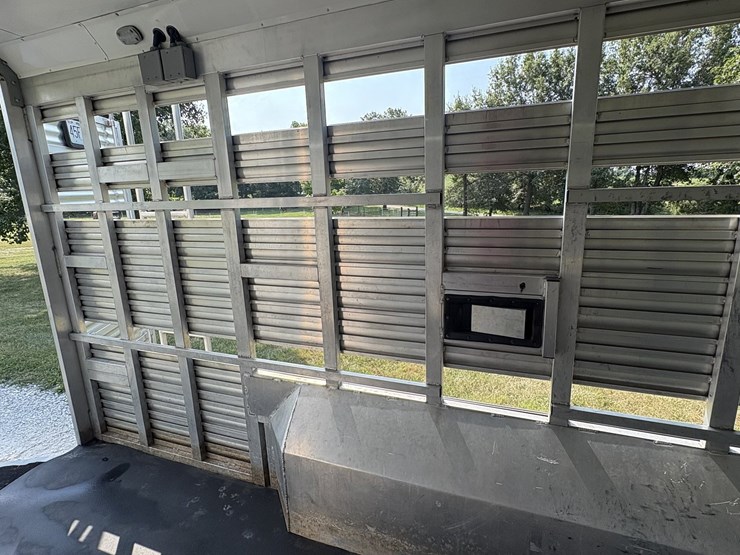 2018-bison-8011ldstlt-stock-combo-living-quarters-trailer-image-26