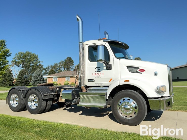 2019-peterbilt-567-image-3