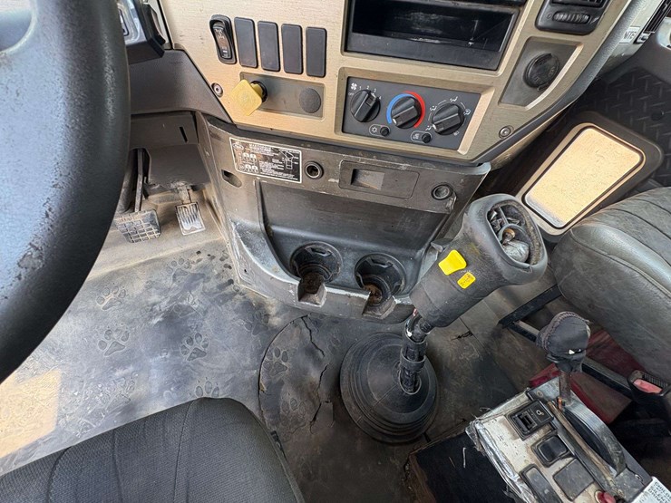 2007-mack-granite-ctp713-image-25