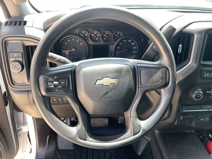 2021-chevrolet-silverado-3500-image-12