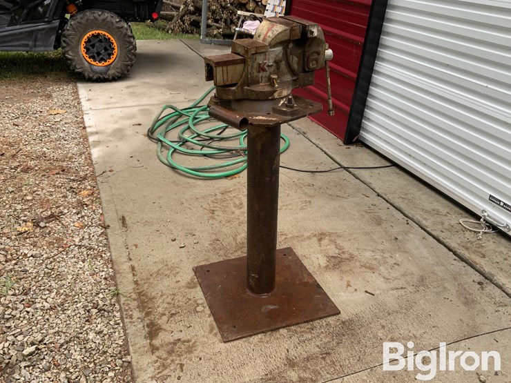 k-tool-6"-free-standing-hand-vice-image-1