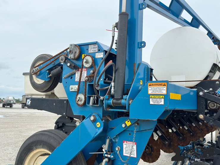 2008-kinze-3600-image-17