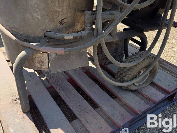american-made-cleaners-hot-water-pressure-washer-image-15