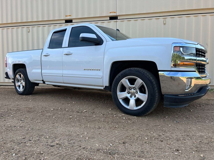 2017-chevrolet-silverado-1500-image-4