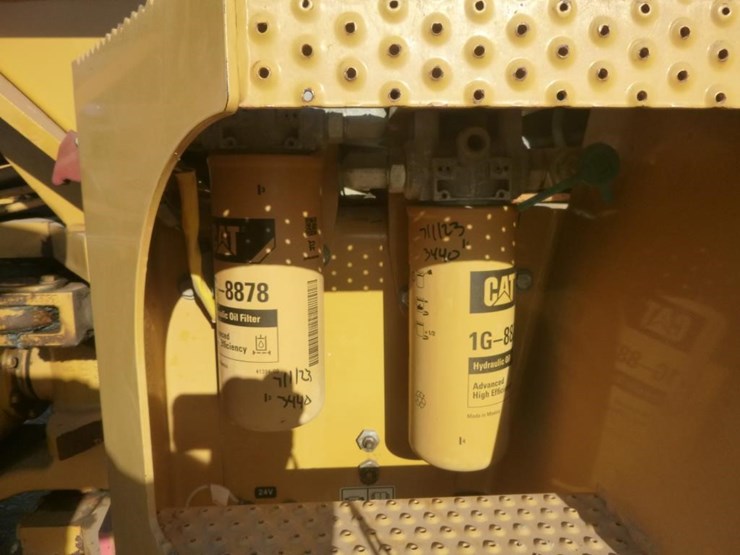 2011-caterpillar-cp56-image-15