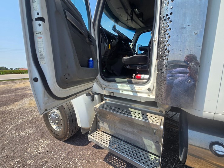 2019-kenworth-t880-image-69