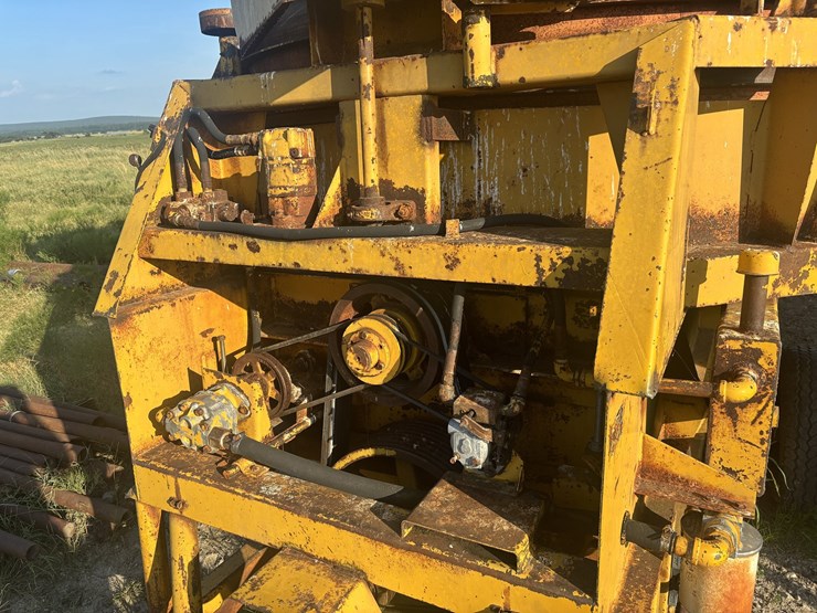 hay-buster-big-bite-tub-grinder-image-2