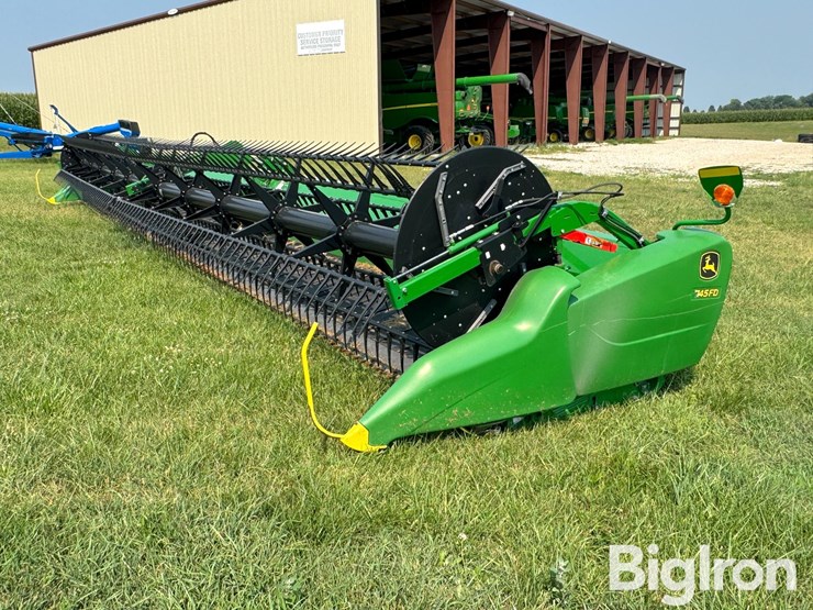 2019-john-deere-745fd-image-1