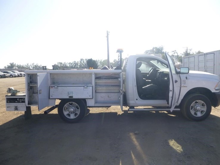 2016-dodge-3500-image-16