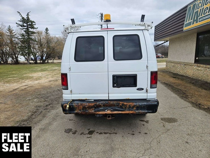 2010-ford-cargo-image-6