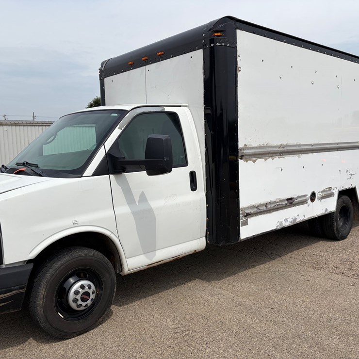 #8368 • 2010 GMC Box Truck (Has WI Title)