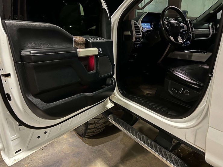 2017-ford-f250-lariat-image-24