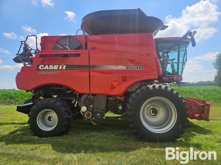 2017-case-ih-8240-image-4