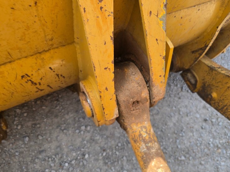 caterpillar-953d-image-30