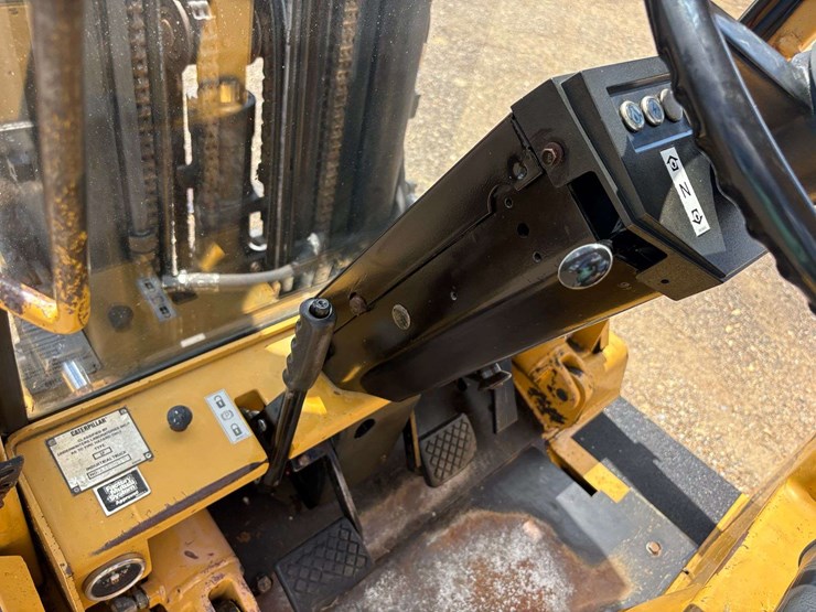 caterpillar-v50d-image-11