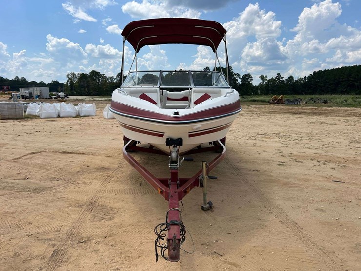 2007-glastron-gt-205-bowrider-boat-w/-volvo-penta-5.0l-v8-&-volvo-penta-sx-a-stern-drive-image-6