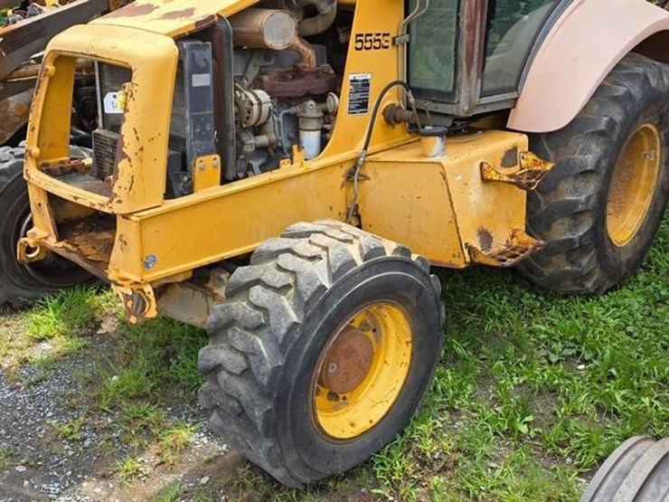 new-holland-555e-image-27