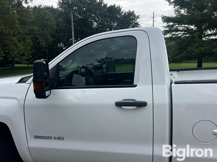 2016-chevrolet-3500-image-13