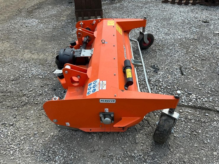 2016-kubota-f2680-image-2