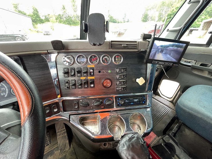 #141-•-2007-freightliner-cascadia-dump-truck-(has-wi-title)-(denmark,-wi)-image-63