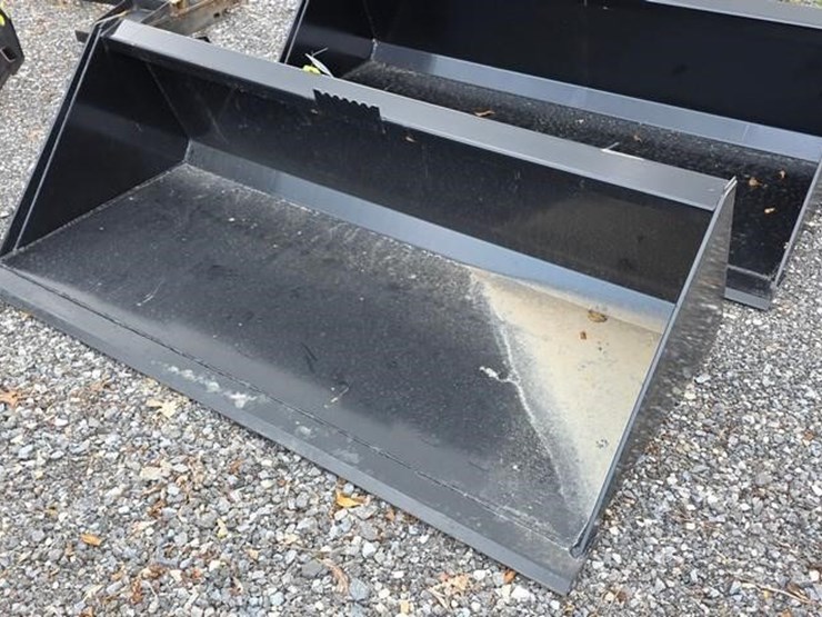 new-swict-66"-skidloader-bucket-image-2