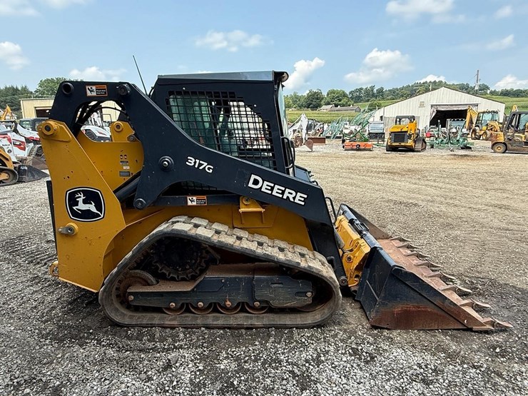 2021-deere-317g-image-5