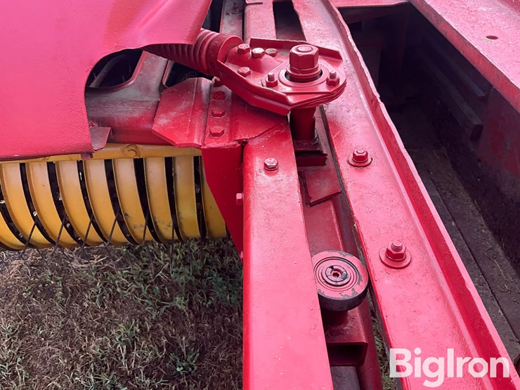 new-holland-275-image-17