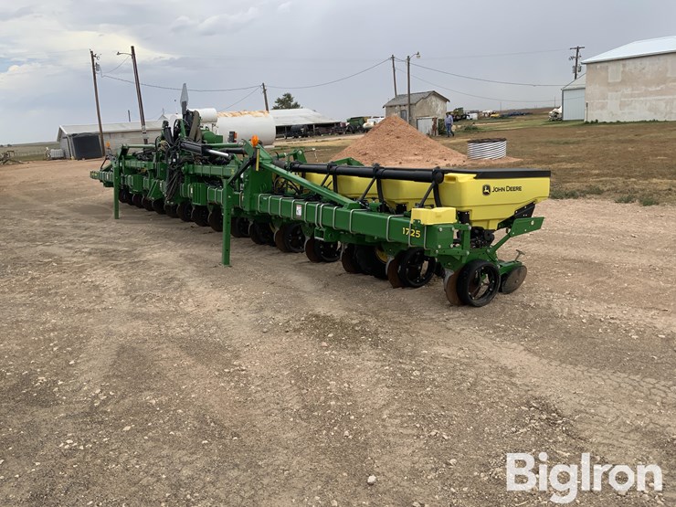 2020-john-deere-1725-image-5