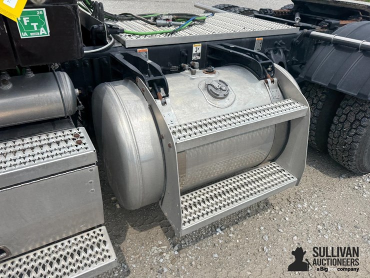 2020-peterbilt-579-image-17