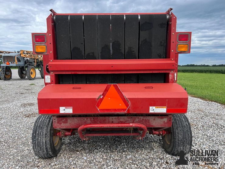 new-holland-br770-image-6