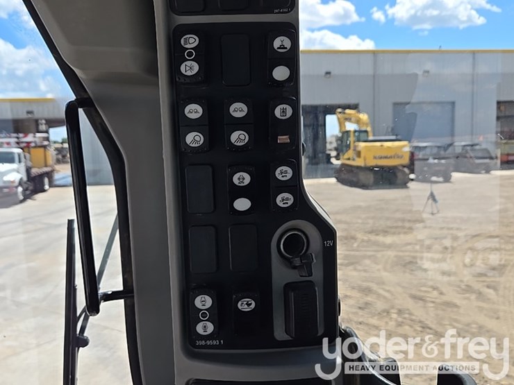 2016-caterpillar-140m3-awd-image-71