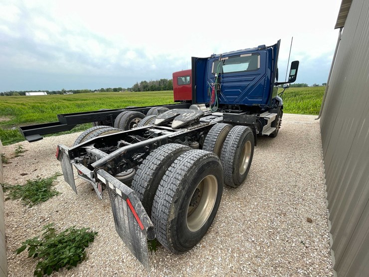 #108-•-2020-international-semi-tractor-(has-wi-title)-(denmark,-wi)-image-5