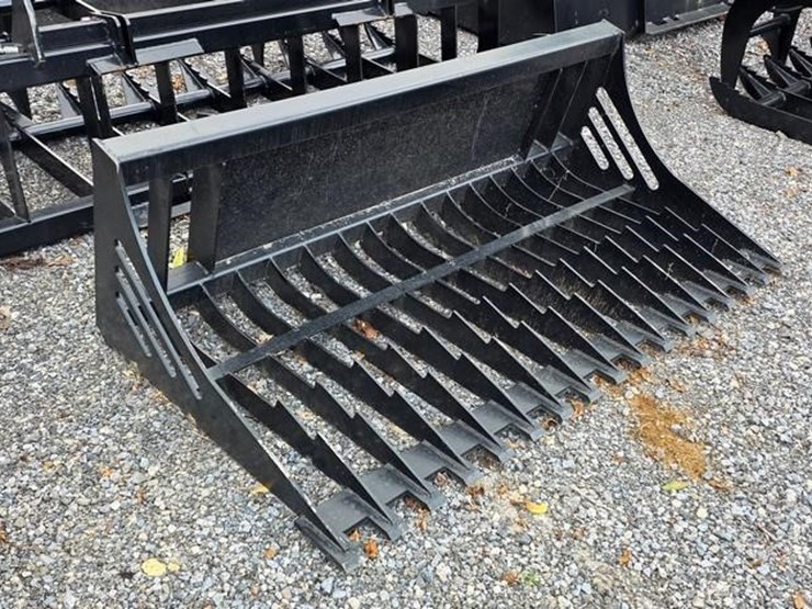 new-wildkat-68"-skidloader-rock-bucket-image-1