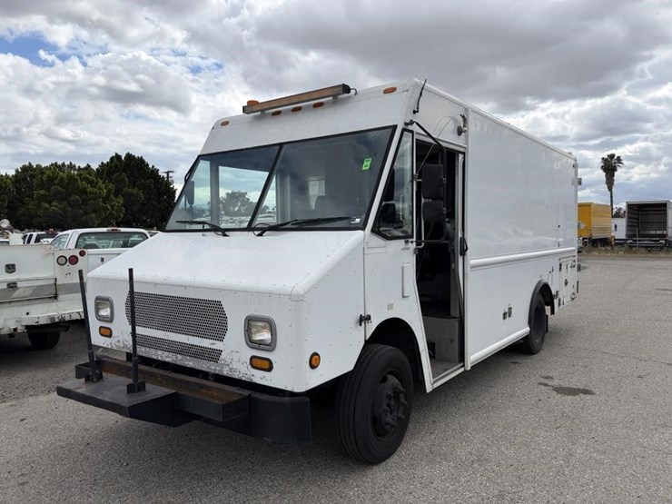 2008-workhorse-w62-image-1