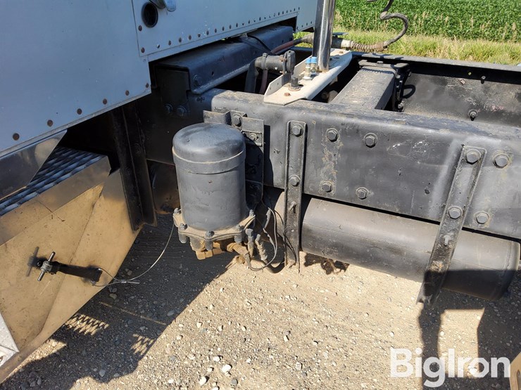 1990-peterbilt-379-image-18