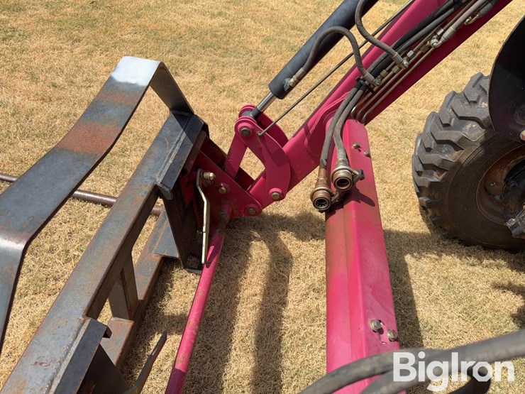 2015-mahindra-4540-image-12