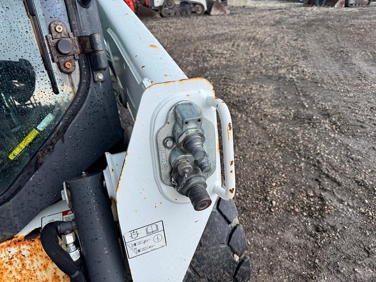 2017-bobcat-s550-image-12