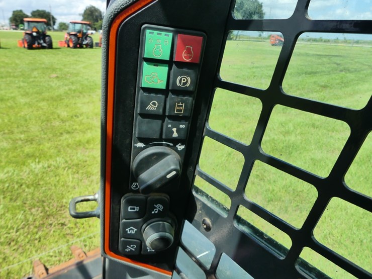 2022-bobcat-t76-image-16