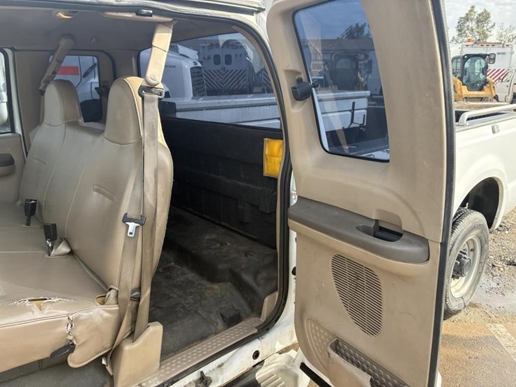 2004-ford-f250-image-17