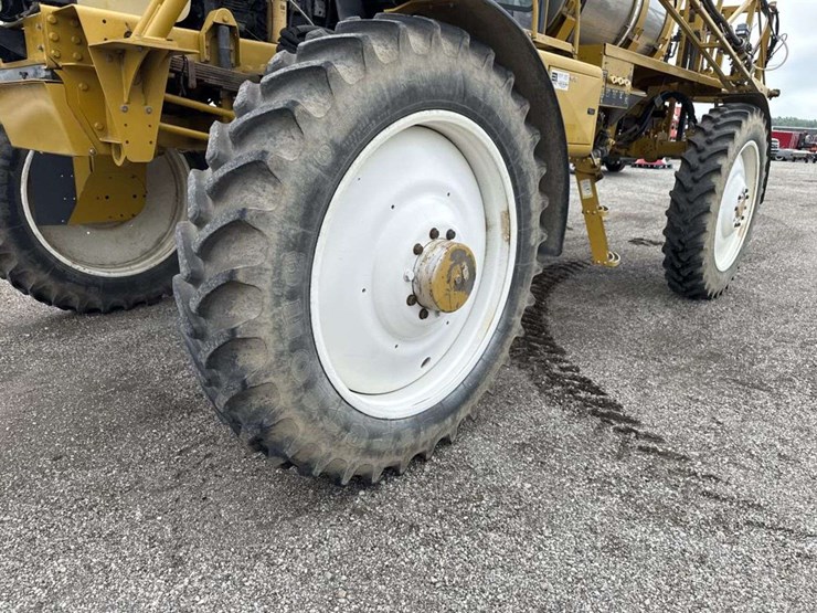 ag-chem-rogator-864-self-propelled-row-crop-spraye-image-6