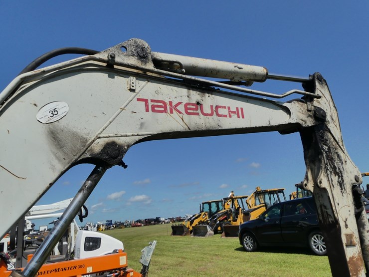 takeuchi-tb235-image-7