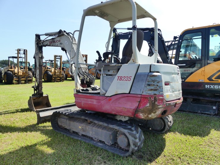 takeuchi-tb235-image-4