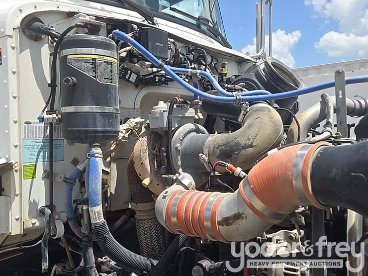 2018-peterbilt-348-image-53