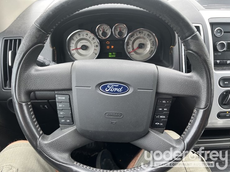 2010-ford-edge-image-19