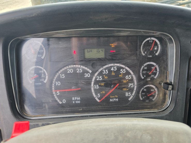 2006-freightliner-m2-106-image-52