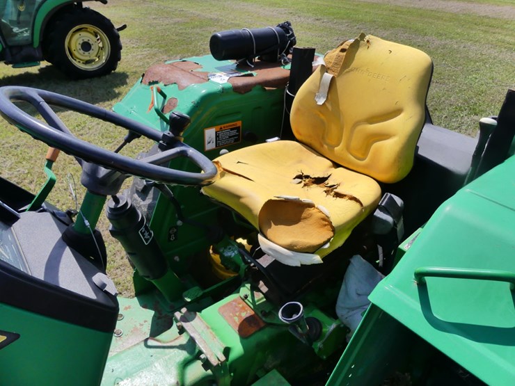 2011-john-deere-5065e-image-10