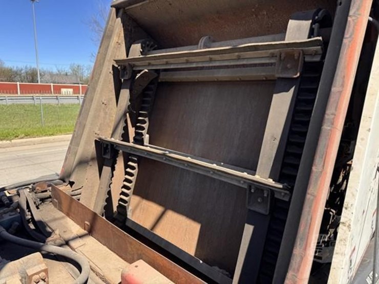 global-m4-mechanical-street-sweeper-image-12