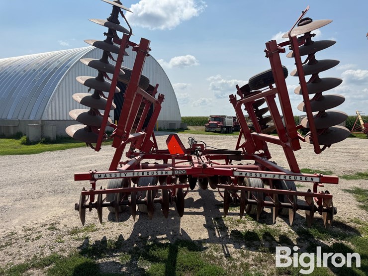 massey-ferguson-820-image-8